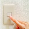 「電源を入れる、消す」を表現する「turn on」「turn off」