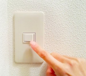 「電源を入れる、消す」を表現する「turn on」「turn off」