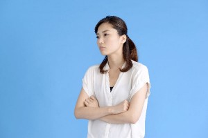 人の性格が～だという印象がある「come across as」