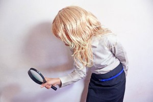 調査、観察をして「見つけ出す、知る」場合に使う句動詞「find out」